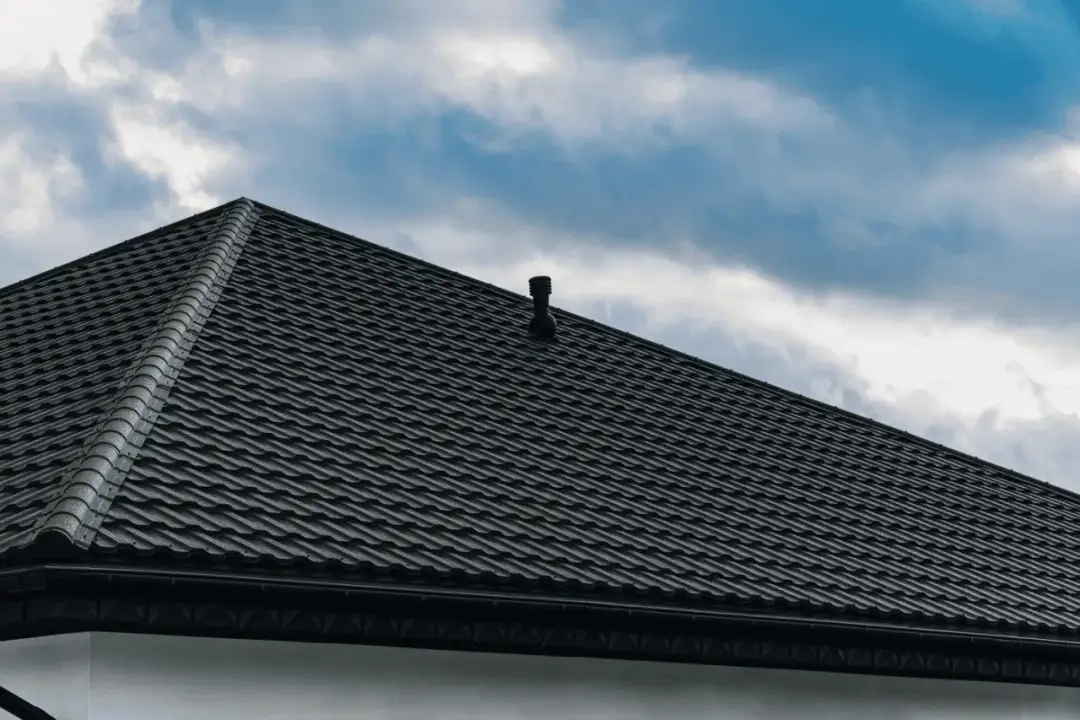 Blacha Germania Simetric: dlaczego warto wybrać solidne pokrycie dachowe?