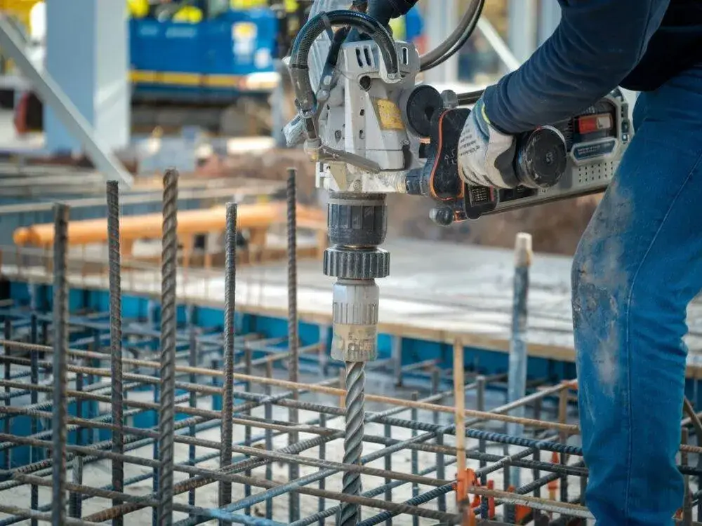 Jak wiercić w betonie zbrojonym bez zbędnych trudności i błędów