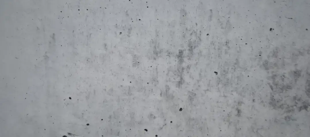 Beton szczotkowany - koszty, zalety, wady. Czy warto wybrać?