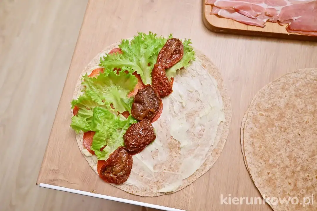 Jak zrobić przekąski z tortilli na zimno? Idealne rolki!