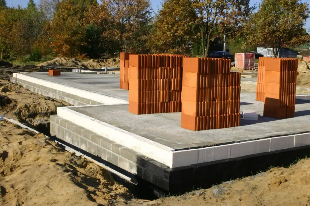 Ile kosztuje fundament pod dom? Sprawdź, co wpływa na ceny!