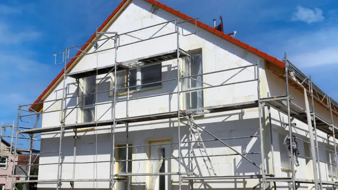 Co obejmuje termomodernizacja budynku i jak uniknąć wysokich kosztów?