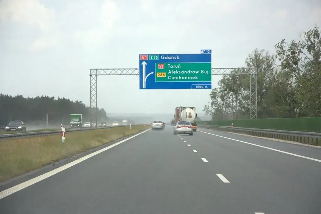 Jaki mandat za jazdę ciężarówką w zakazie? Uniknij wysokich kar!