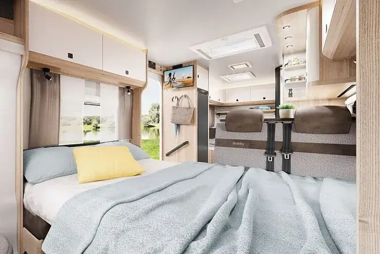 Jak wygląda kamper w środku? Zobacz mobilny dom na kołach!