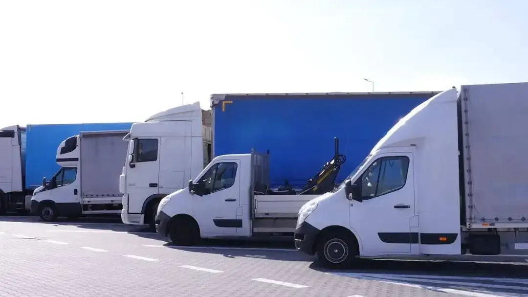 Czy w niedziele jest zakaz jazdy ciężarówkami? Sprawdź przepisy w Europie