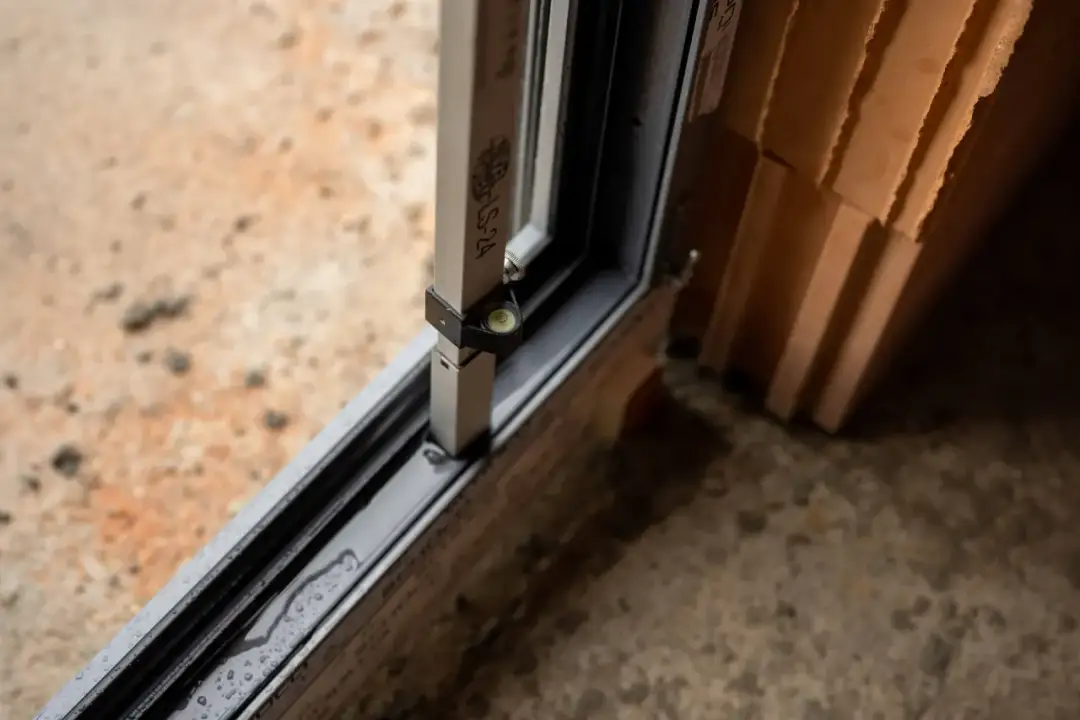 Jak przygotować otwory okienne pod ciepły montaż, aby uniknąć błędów