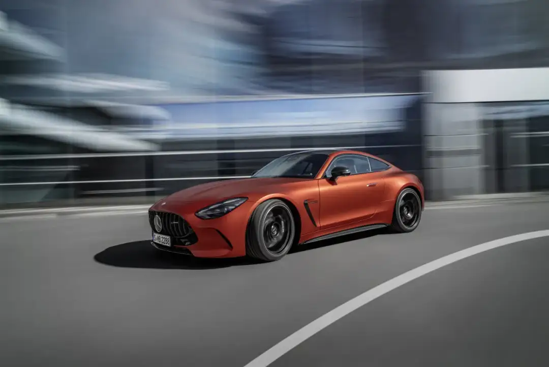Mercedes-Benz AMG GTS - szczegółowe informacje o osiągach i cenach