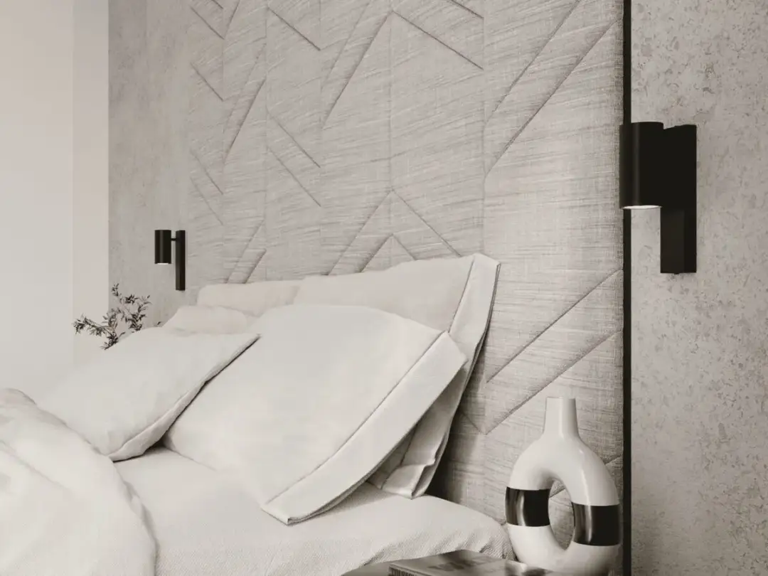 Nowoczesne kinkiety do sypialni nad łóżko tworzą przytulną atmosferę. Miękkie poduszki i teksturowana ściana dodają elegancji.