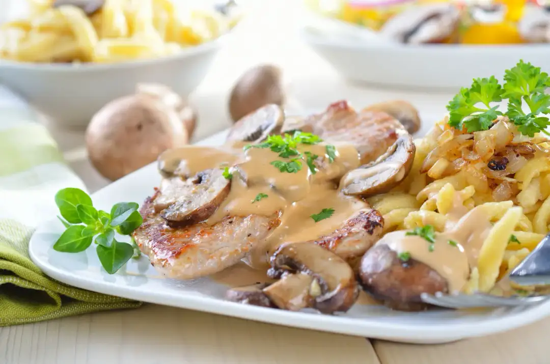 Szybki przepis na eskalopki drobiowe, które zachwycą Twoich gości