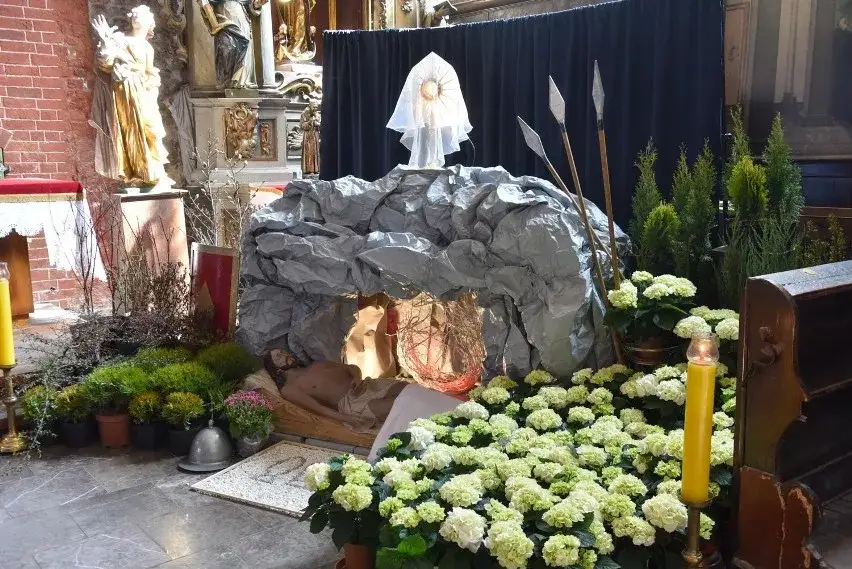Do kiedy grób pański w kościele? Sprawdź daty i lokalne zwyczaje