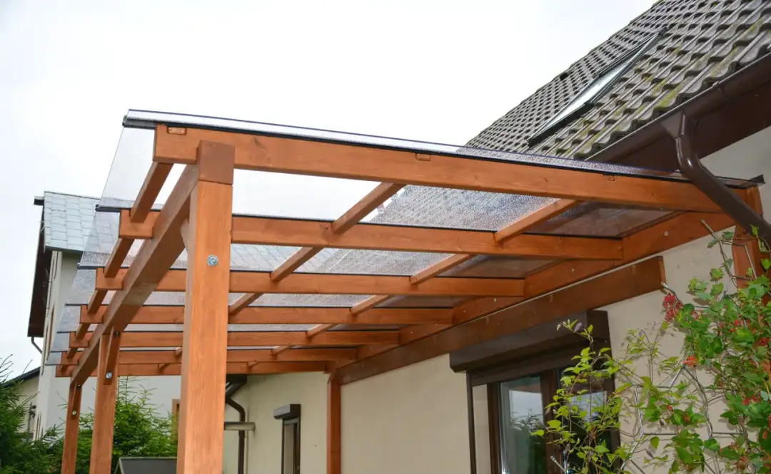 Najlepsze materiały na zadaszenie tarasu: Praktyczny poradnik wyboru