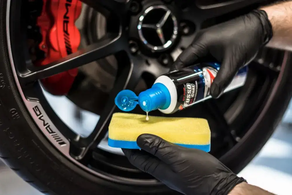 Co daje wosk na samochodzie? Ochrona i blask, które musisz znać