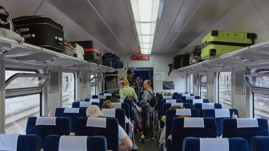 Gdzie bagaż w pociągu Intercity? Oto ważne zasady i miejsca przechowania