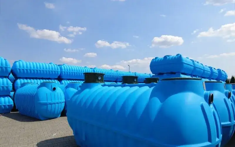 Czy zbiornik na deszczówkę wymaga zgłoszenia? Poznaj ważne przepisy