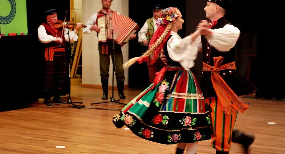 Oberek - Polski taniec ludowy | Historia, muzyka, kroki i ozdoby