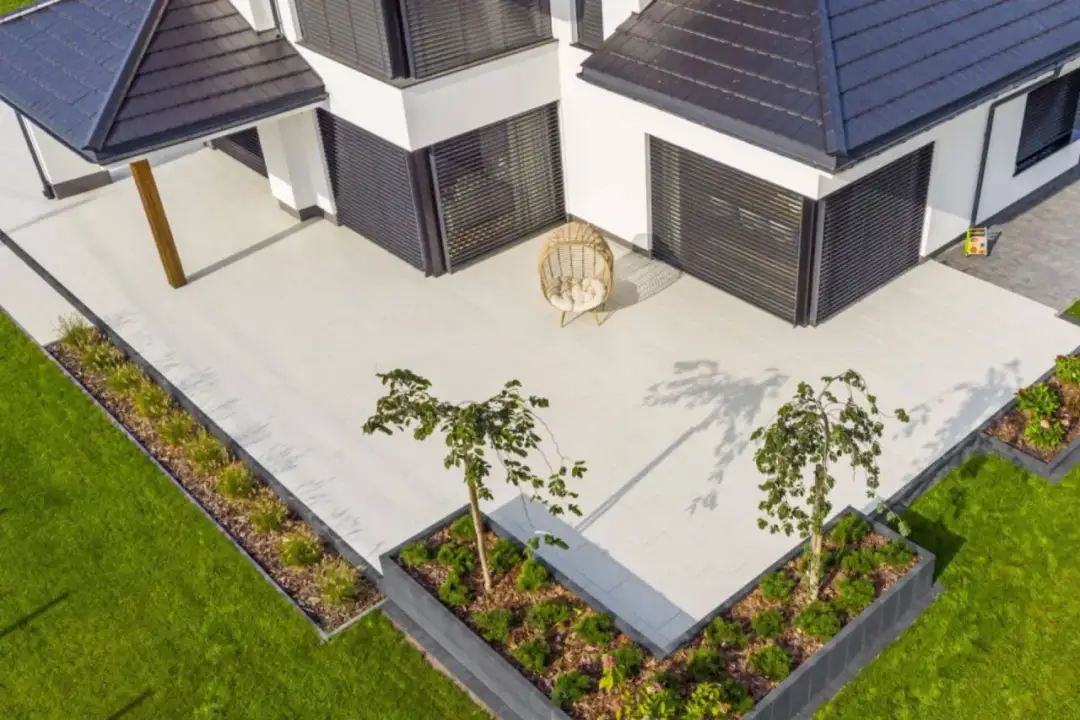 Nawierzchnia na taras betonowy: Wybierz idealną na lata!