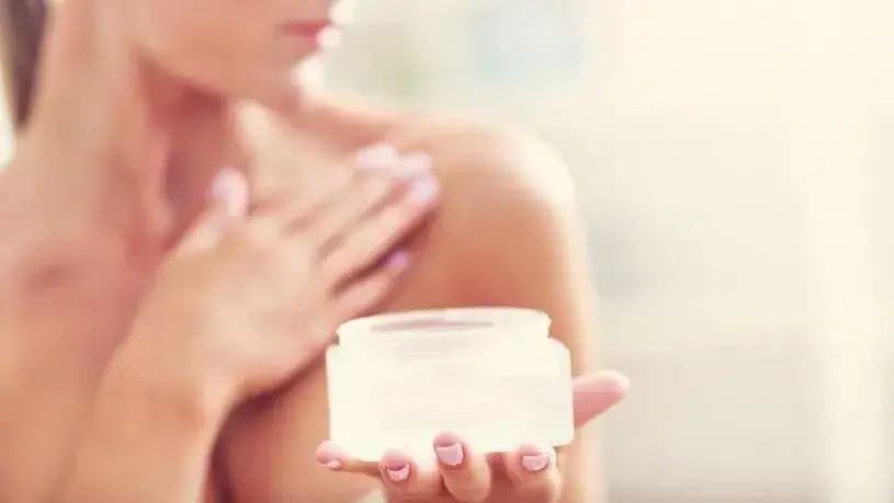 Jak często używać balsamu, aby uniknąć suchej skóry i włosów?