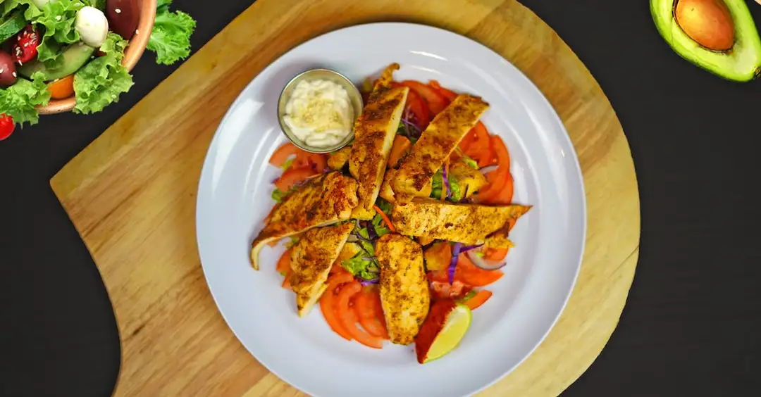 Prosta sałatka na grilla - 10 szybkich przepisów