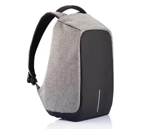 Jak przewieźć laptopa samolotem bez obaw o uszkodzenia i straty