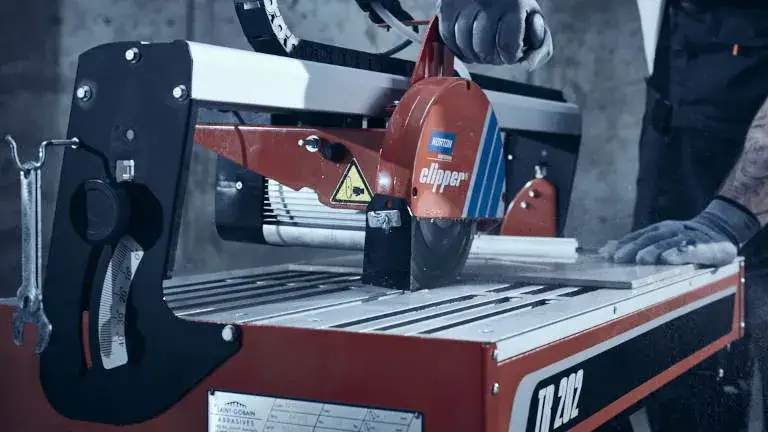 Czym ciąć cegłę aby uniknąć strat i osiągnąć perfekcyjne cięcie