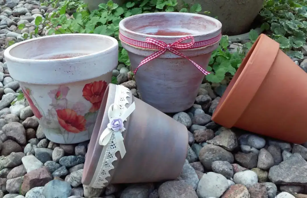 Czym pomalować doniczkę z terakoty, aby uzyskać idealny efekt?