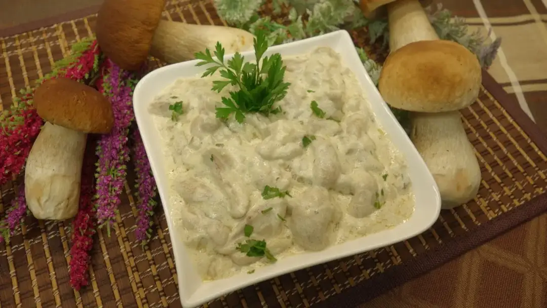 Jak zrobić sos z maślaków, który zachwyci Twoich gości