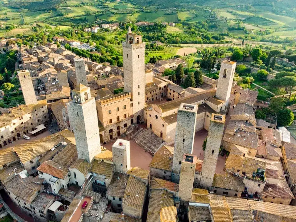 Gdzie zjeść w San Gimignano? Odkryj najlepsze restauracje i smaki
