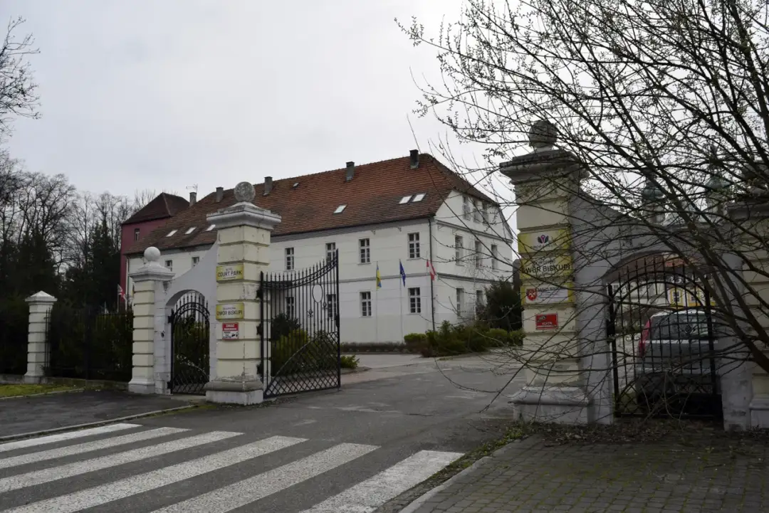 Dom Opieki Dwór Biskupi Nysa: Innowacje, Historia, Komfort i Finansowanie