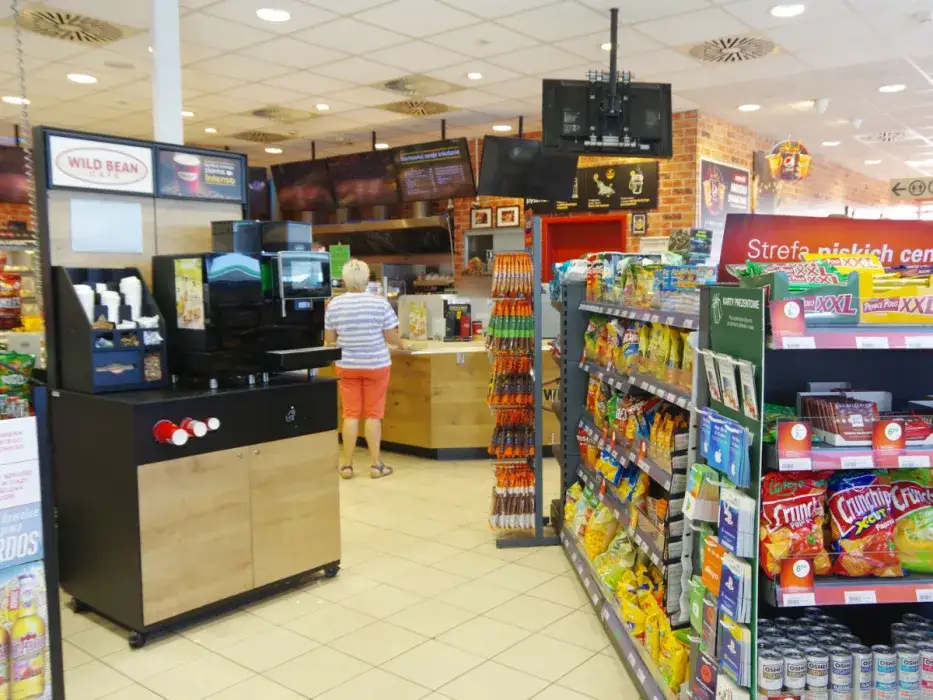 Ile zarabia pracownik stacji paliw? Zaskakujące różnice w wynagrodzeniach