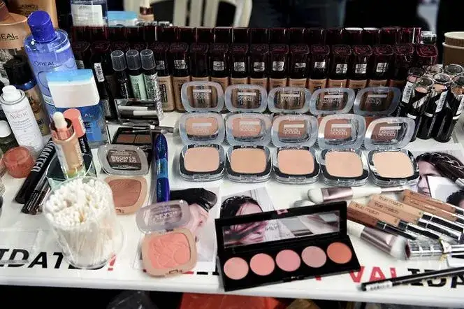 Rossmann -49%/-55%: Kiedy promocja na makijaż? Jak kupować mądrze?