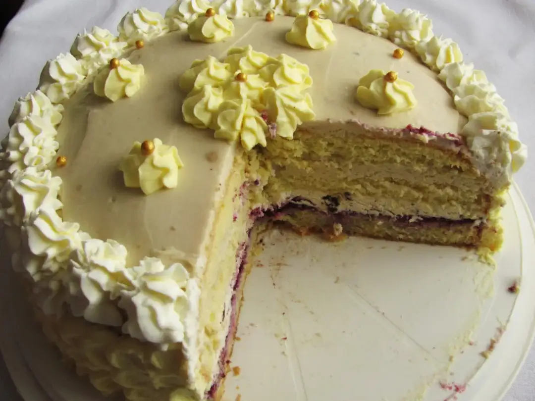 Przepis na tort z kremem chałwowym z mascarpone – wyjątkowy smak