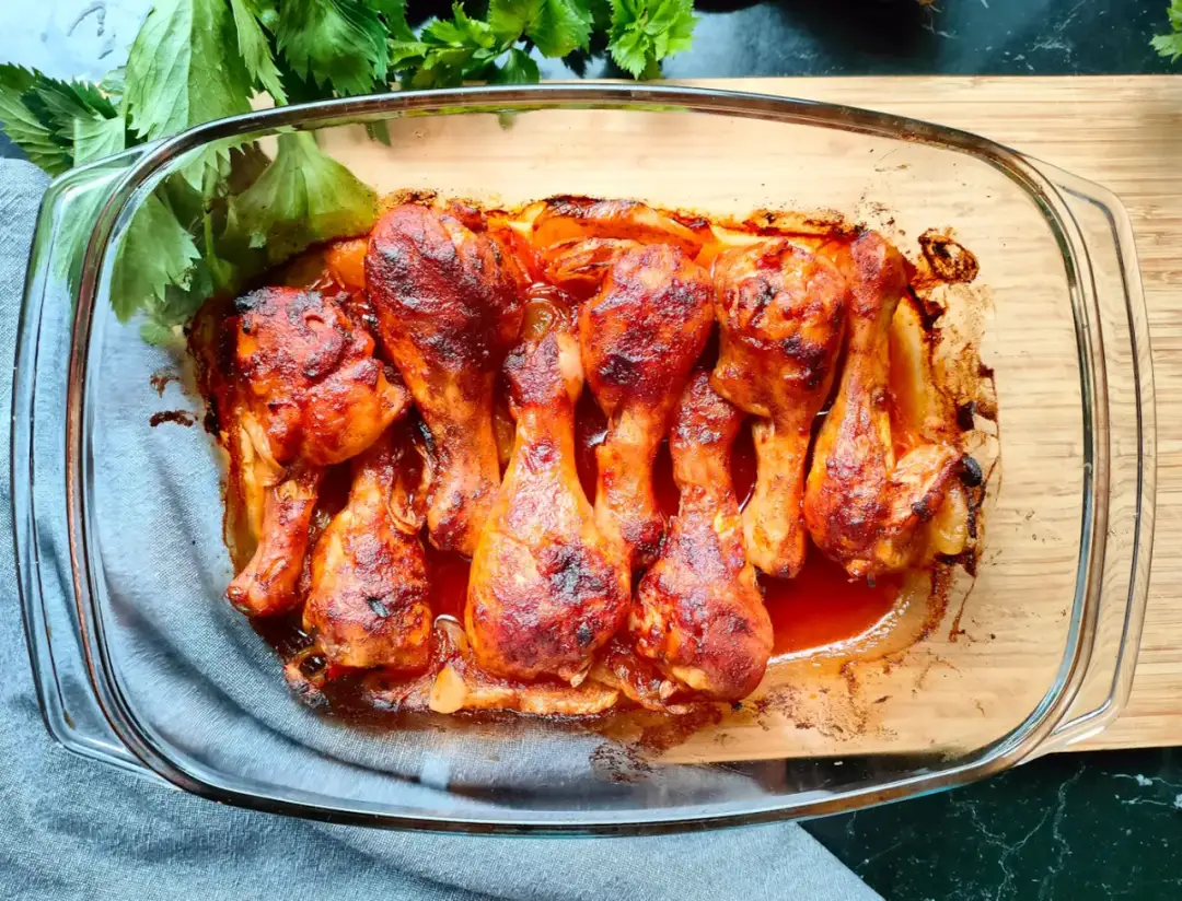 Jak długo piec pałki z kurczaka? Idealny czas i temperatura