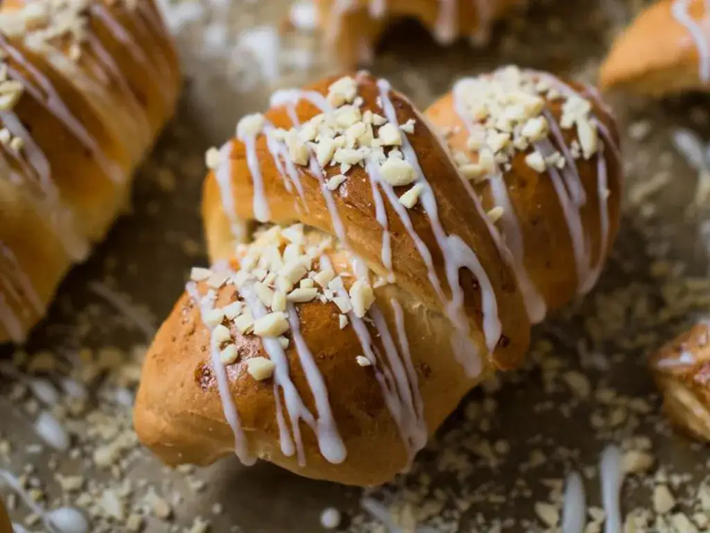 Rogale marcińskie - przepis na idealne ciasto drożdżowe krok po kroku