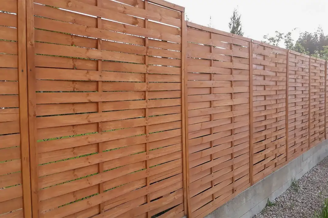 Czym pomalować drewniany płot forum – najlepsze porady i produkty