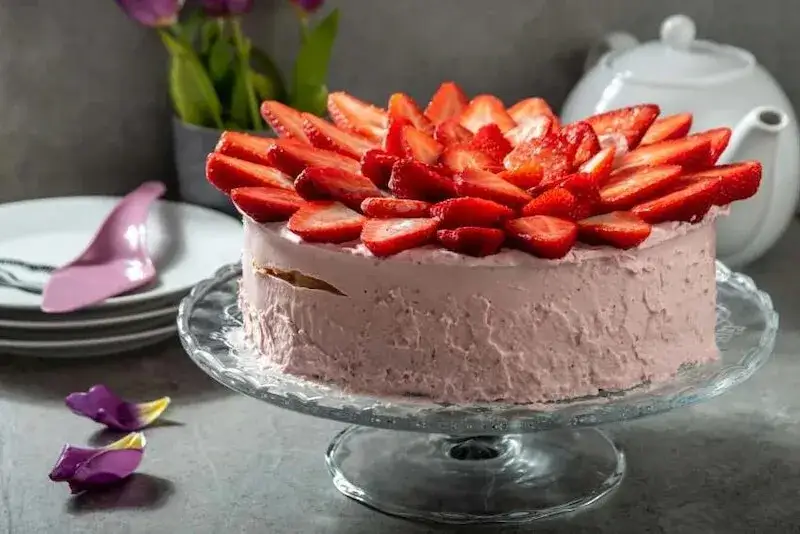 Czy ciasto urodzinowe do pracy to idealny wybór na świętowanie?