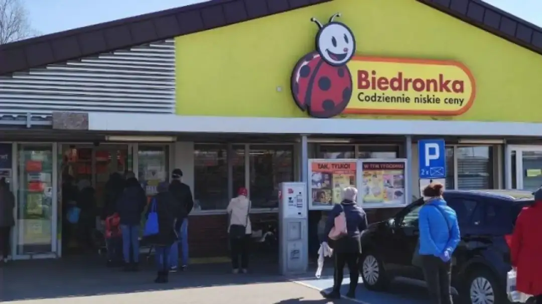 Czy w Jastrzębiej Górze jest Biedronka? Sprawdź lokalizację i godziny otwarcia