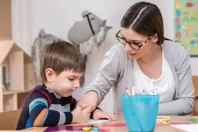 Cel i przyczyna nauczania indywidualnego - jak wspierać uczniów w trudnych sytuacjach