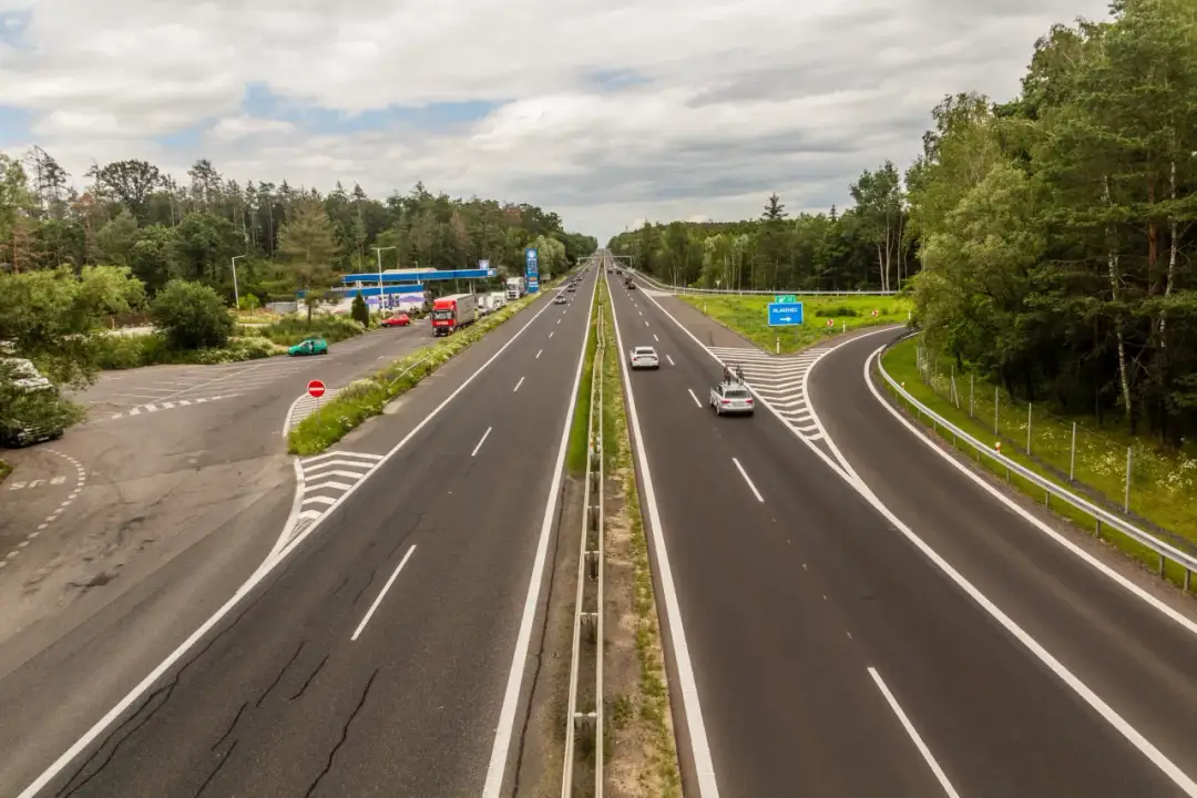 Ile na autostradzie w Czechach? Sprawdź limity prędkości i kary