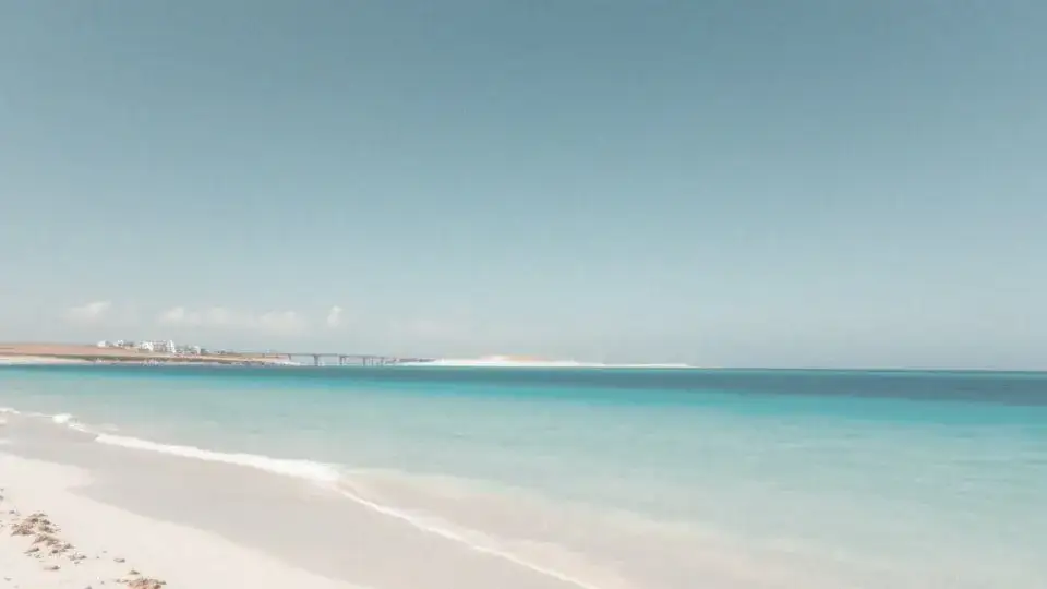 Gdzie leży Dżerba? Odkryj jej wyjątkowe położenie i atrakcje