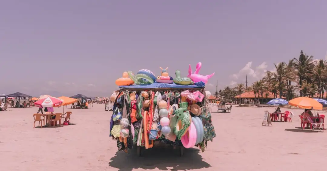 Jak letnie hity filmowe wpływają na modę plażową?