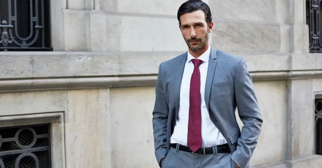 Jak się ubrać na komunię jako gość mężczyzna - unikaj modowych wpadek