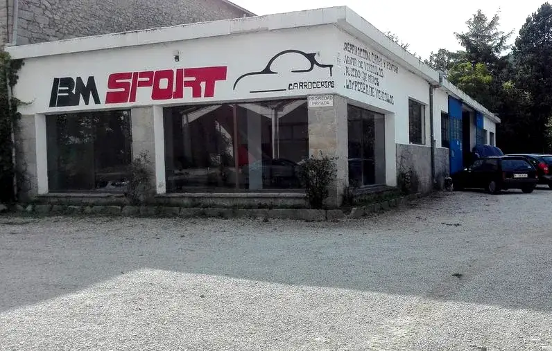 Carrocerías Mena: Servicios de reparación y mantenimiento de vehículos