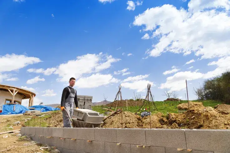 Jak zbudować mocne słupy z pustaka szalunkowego słupkowego