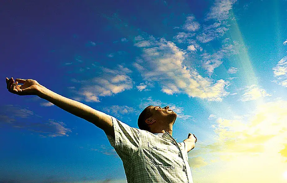 Czym jest modlitwa uwielbienia i jak może odmienić twoje życie