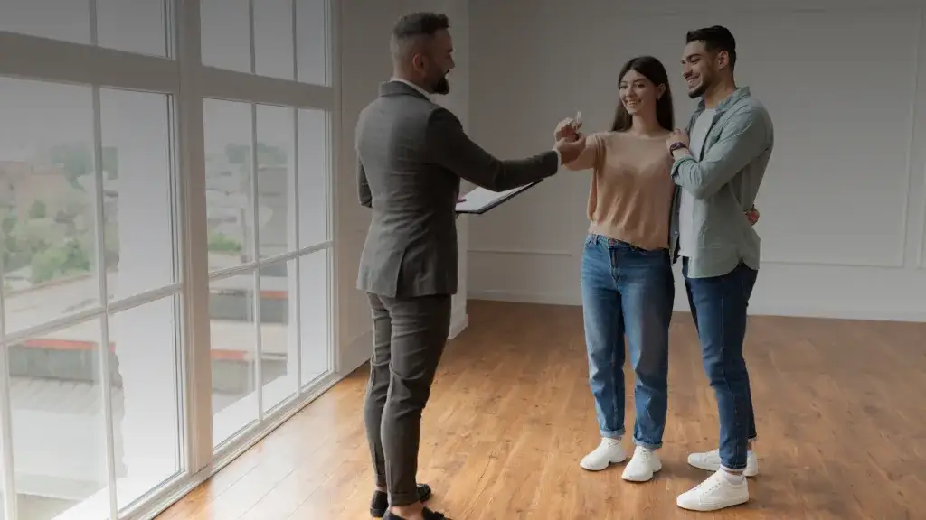 Jak zabezpieczyć wynajem mieszkania przed nieuczciwymi najemcami