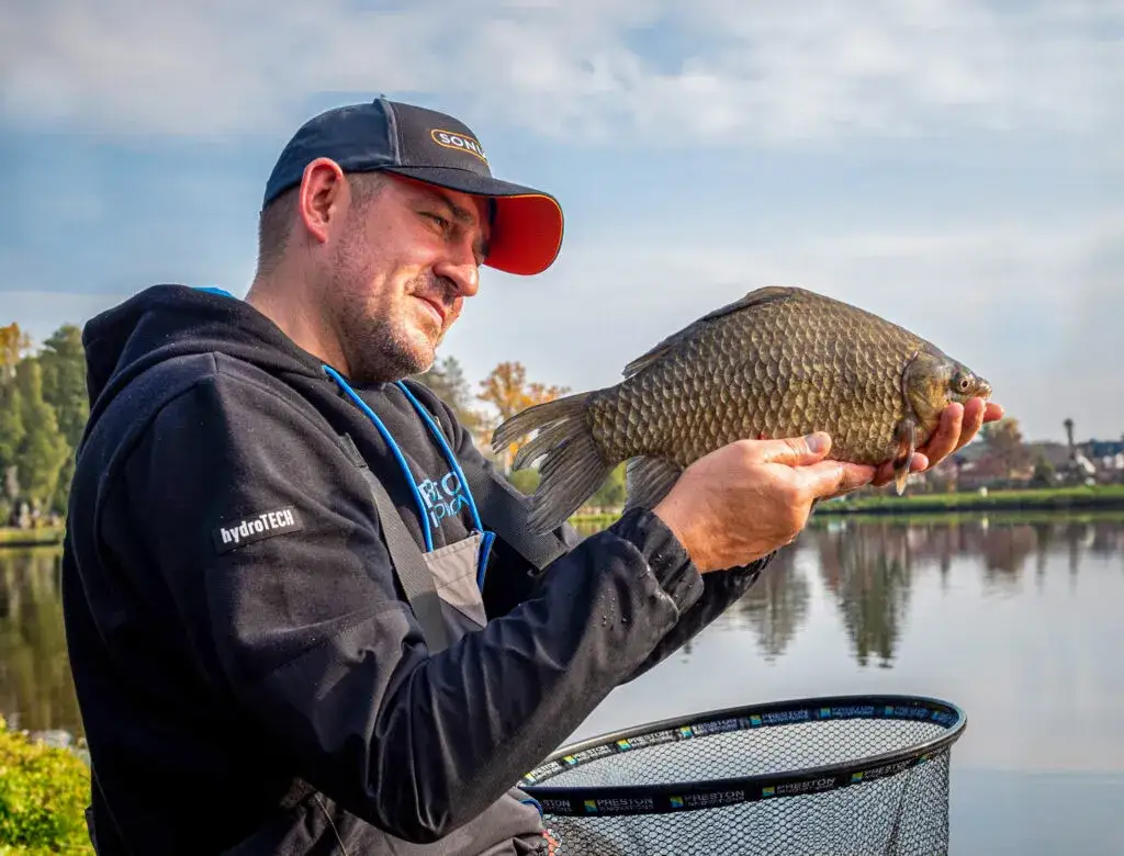 Wędkowanie na jeziorze Drużno: zasady, łodzie i najlepsze metody
