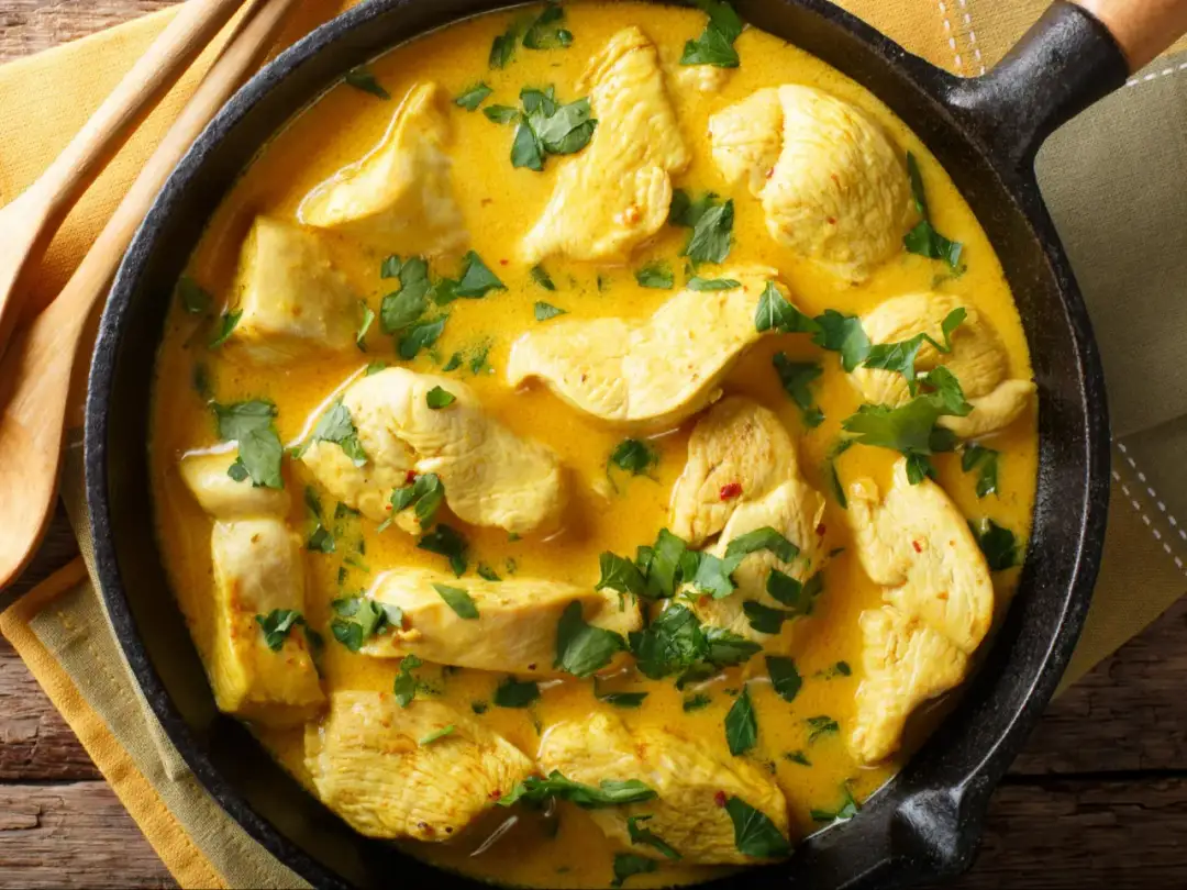 Jak zrobić sos do potrawki z kurczaka, który zachwyci smakiem