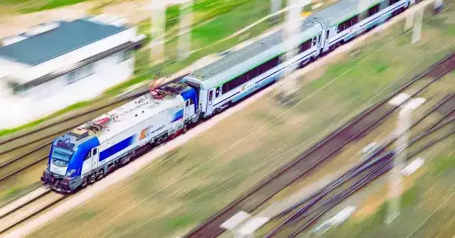 Gdzie nad morze pociągiem? Odkryj najlepsze połączenia i trasy