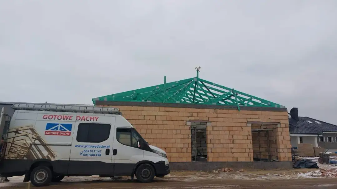 Ile kosztuje remont dachu 100m2? Poznaj ukryte wydatki i oszczędności