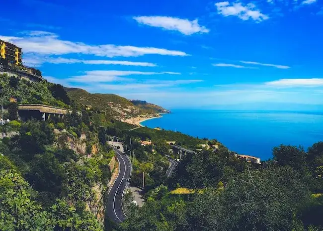 Majówka z dzieckiem 2025: 1 dzień urlopu, 4 dni zabawy! Gdzie jechać?